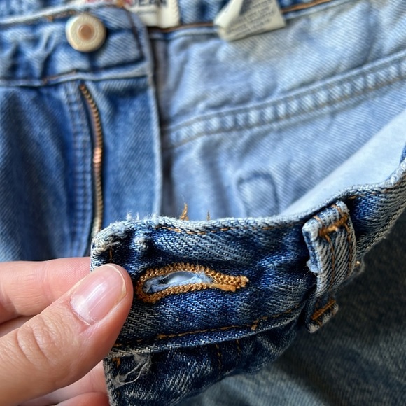 LondonJean | Vintage Denim Distressed Shorts Women’s Size 10 | Medium Wash - Picture 11 of 11